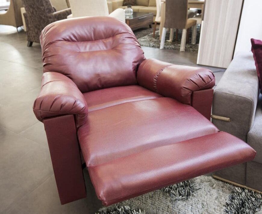 大型红色皮革躺椅