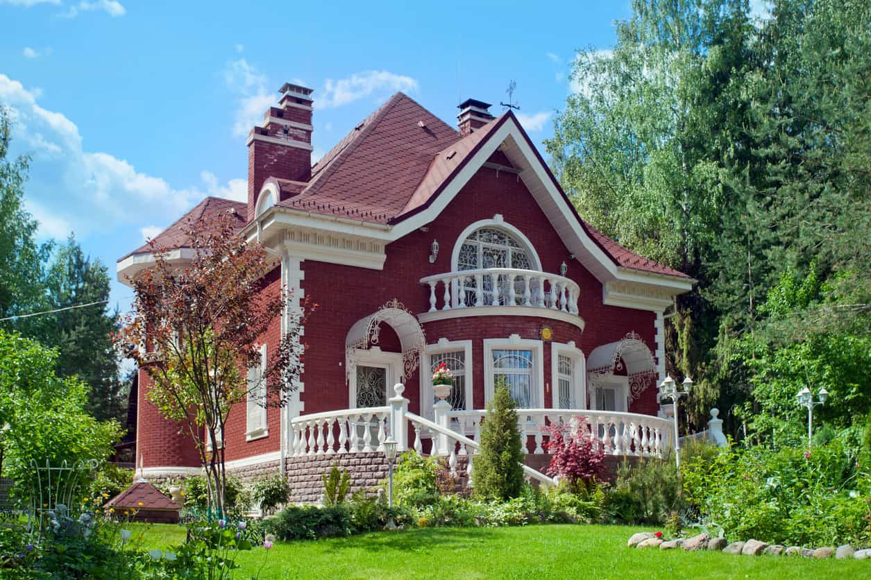 美丽的维多利亚红白房子